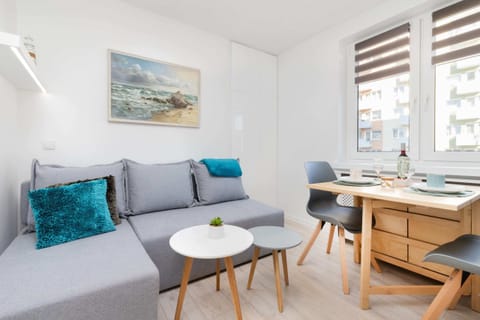 Open-plan space with natural light, ideal for relaxing or enjoying a meal.