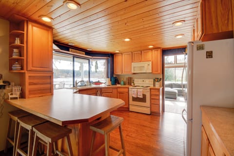 Kitchen | Fully Equipped