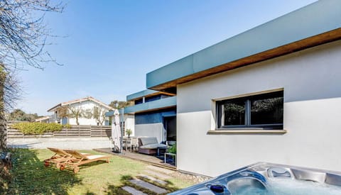 Maison contemporaine avec jacuzzi privatif