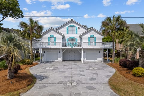 The street view of the Coastal "N" (and driveway large enough for 5 vehicles). 