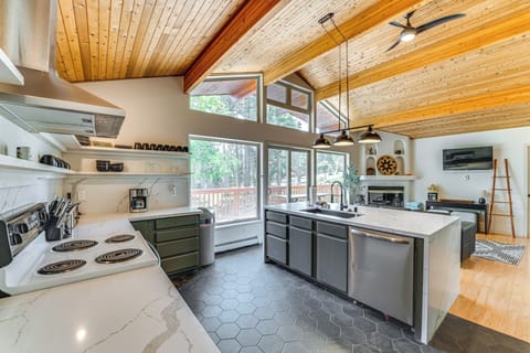 Kitchen | Blender | Crockpot | Cooking Basics | Dishware/Flatware