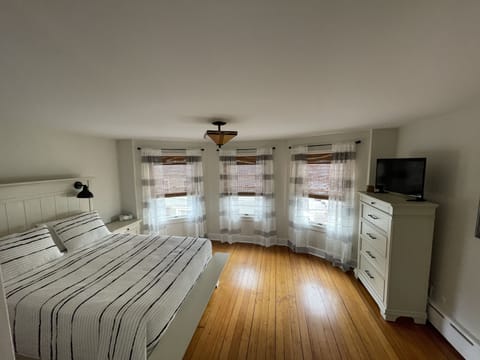 Top floor bedroom w/Queen bed