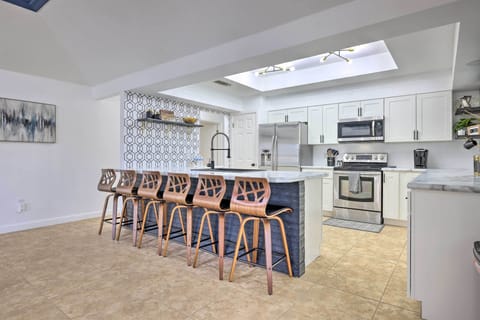 Kitchen | Breakfast Bar