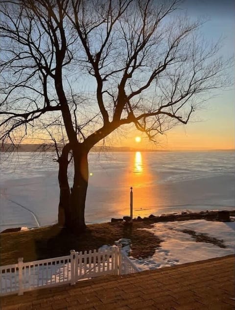 Wait till the sunset to shine like a star… as the sky transforms into vibrant hues, you’ll feel the peace and beauty of the moment. It’s the perfect time to pause, reflect, and enjoy nature’s stunning display.