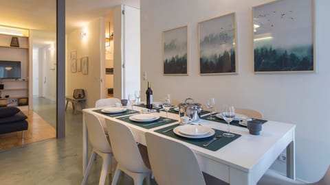 The perfect spot for dinner parties with your loved ones #airbnb #airbnblisbon #portugal #pt #lisbon
#diningarea #details #home