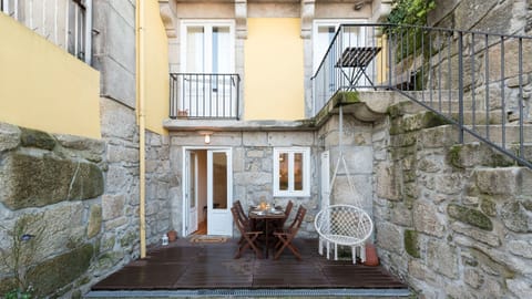 Unwind in your serene private courtyard, surrounded by rustic stone walls and lush greenery, perfect for an afternoon escape.
#Courtyard #PrivateOasis #LovelyStay