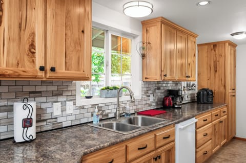 Kitchen: Dishwasher, gas range/oven, air fryer, coffee maker, microwave, etc. 