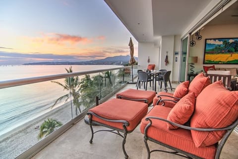 Large patio with 180 panoramic views.