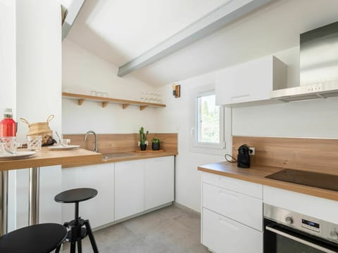 Cabinetry, Kitchen Sink, Countertop, Property, Furniture, Sink, Building, Tap, Kitchen, Kitchen Stove