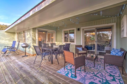 Oak Island Vacation Rental | 3BR | 2BA | 1,300 Sq Ft | Steps Required