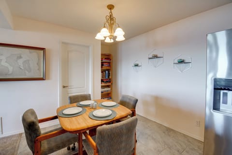 Dining Area | Dishes & Flatware Provided | Board Games | Books