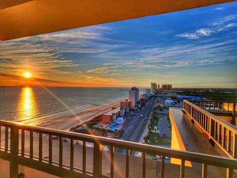 Outstanding Sunset view from Free Observatory Sunset Deck!