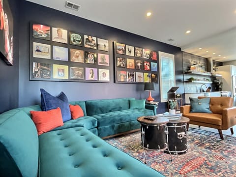 Living Room w/ Sleeper Sofa
