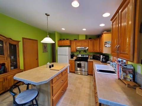 Big kitchen/dining room, kitchen island sits 3.