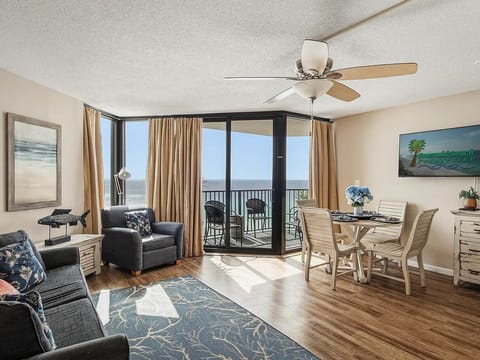 Welcome to Salte Lyfe-Sunbird 904E!
This one bedroom/one bathroom beachfront condo is exactly what your looking for!