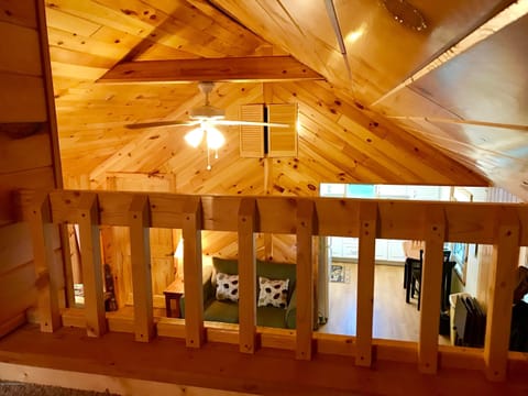 Cabin loft2.jpg