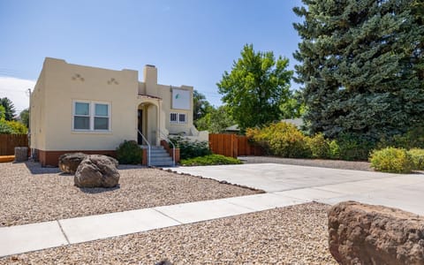 Welcome to Cody Downtown Retreat! Walk to downtown Cody or explore Yellowstone and beyond