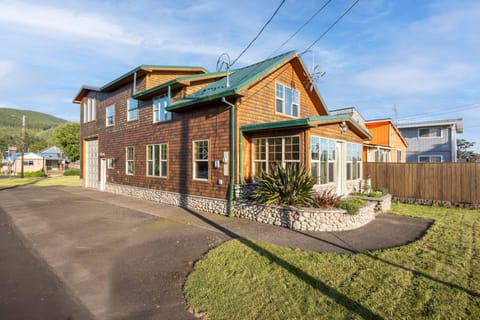 Welcome to the Cedar Lodge at Rockaway. We hope we get to host you at this Rockaway Beach rental. Please reach out with any questions.