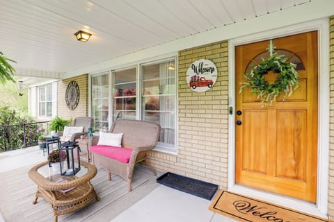 Marshall Vacation Rental | 3BR | 2BA | 1,383 Sq Ft | 8 Steps to Access