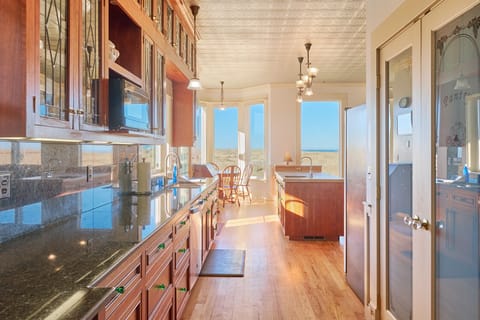 Entry into the kitchen from the Rec Room