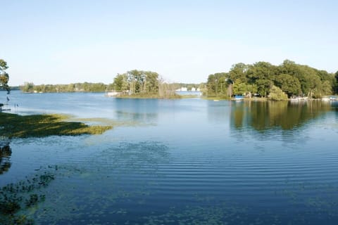 Sarah: ''Sitting out on the balcony looking over the lake is absolutely beautiful. House is stocked with anything you could need!''