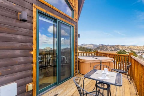 Northern mountain range views from the deck and hot tub!