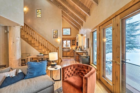 Living Room | Additional Sleeping | Crib | Pack ‘n Play