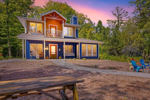Welcome to our cottage on Lake Michigan!