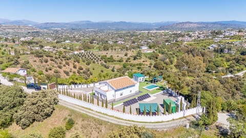 Country house with incredible views and swimming pool