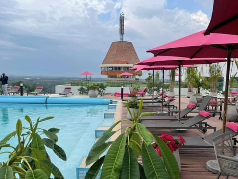 Rooftop Heated Pool