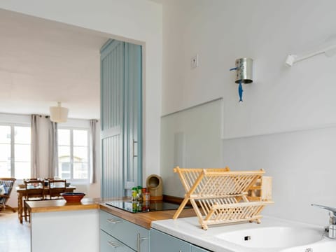 Furniture, Property, Cabinetry, Azure, Wood, Table, Window, Lighting, Building