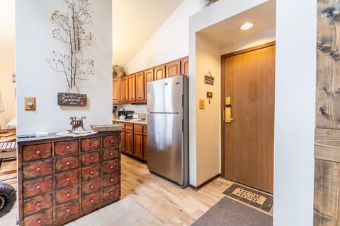 Entry Way - Entryway / Kitchen