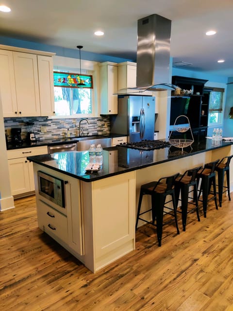 Gas range and fully functional kitchen