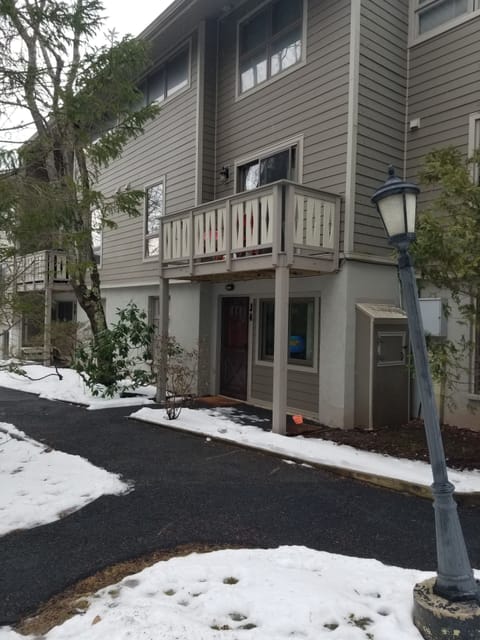 Entrance and the walkway to the slopes