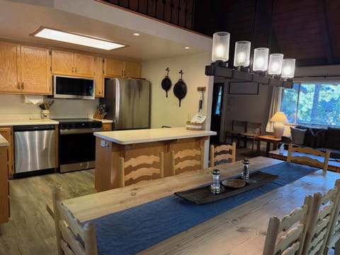 Well equipped kitchen with all new appliances.