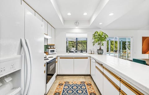 Retro Retreat with Lush Private Oasis House in Indian Wells