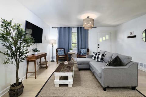Instagram-Worthy Living Room with a Modern Farmhouse Vibe