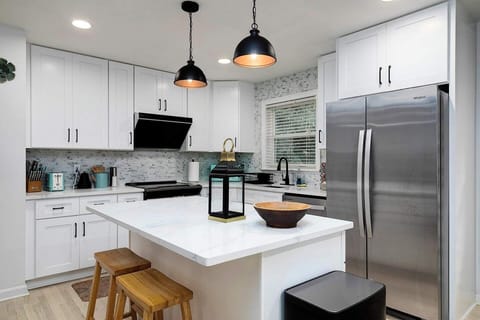 Enjoy Good Food in this Clean and Aesthetic Dining Area