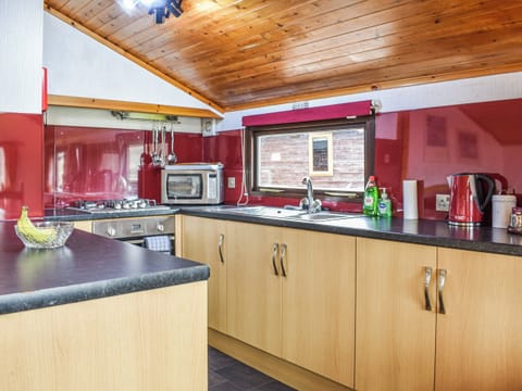 Kitchen | 27 Aviemore Holiday Park, Aviemore