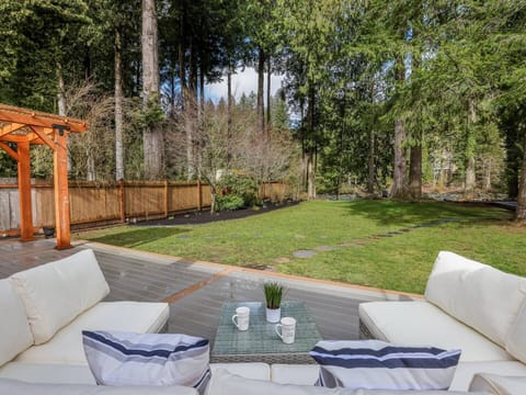 Private back deck overlooking the south fork of the Snoqualmie river
