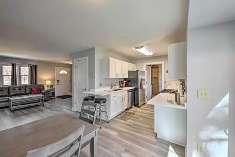 Dining Area | Kitchen | Breakfast Bar