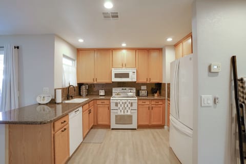 Kitchen | Fully Equipped | Blender | Coffee Maker