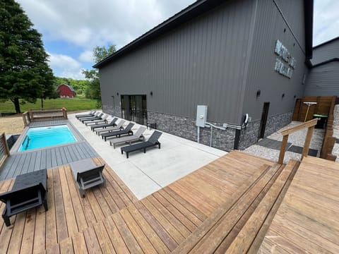 Nature's Ridge TC Pickleball Barn - Private Container Pool