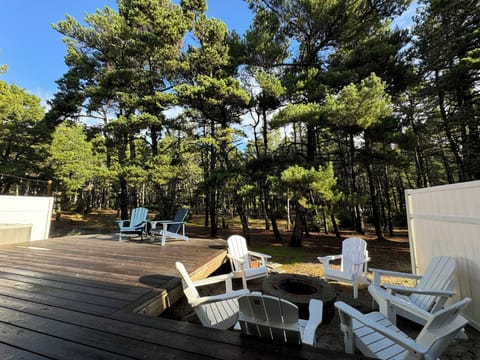 Great outdoor spacious deck with Wood firepit, new hot tub