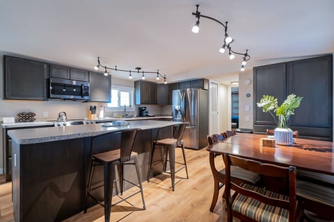 fully equip Kitchen and dining table