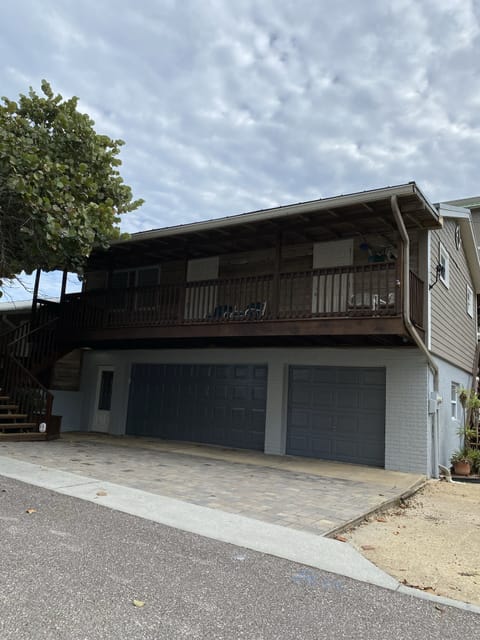 The Beach Bungalow sits above the garage in South Cocoa Beach!