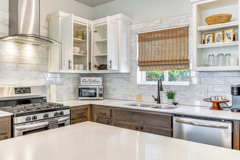 Kitchen | Keurig Coffee Maker | K-Cups | Toaster