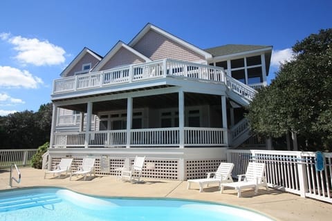 CC091: The Pink Cabana | Back Exterior
