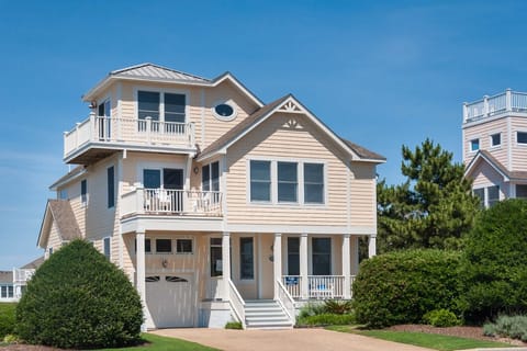 HK56: Hilltop Haven | Front Exterior