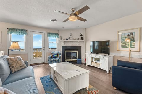 WS05: Whispering Sands 5 | Top Level Living Area